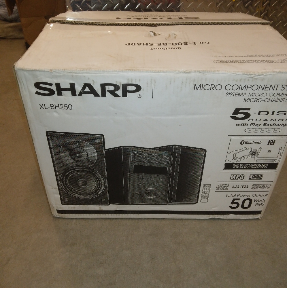 Stereo System (Sharp) - Picture 2 of 3